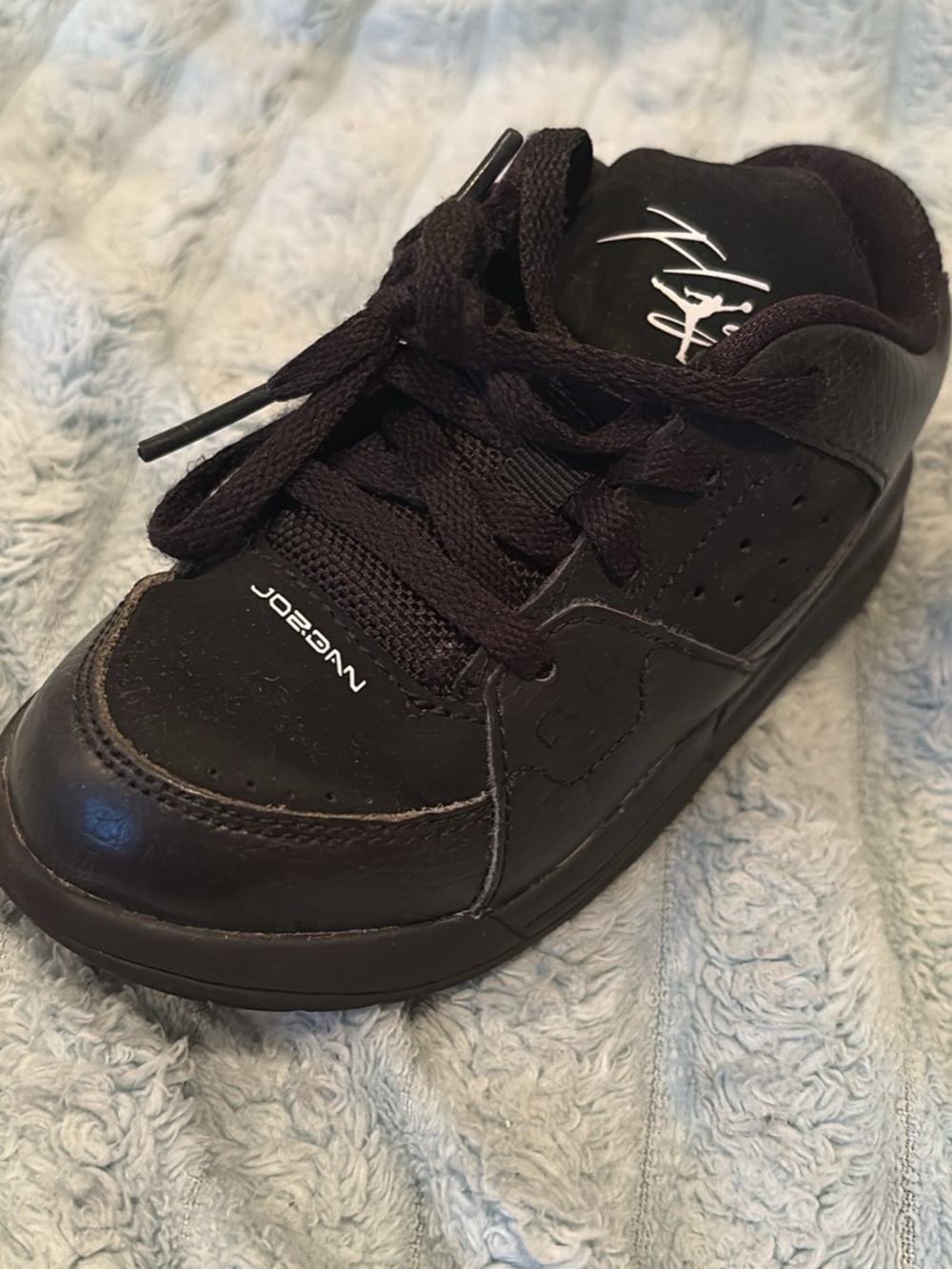 Jordan Black Low-Top Sneakers, for very young children or just small feet - Picture 6 of 10